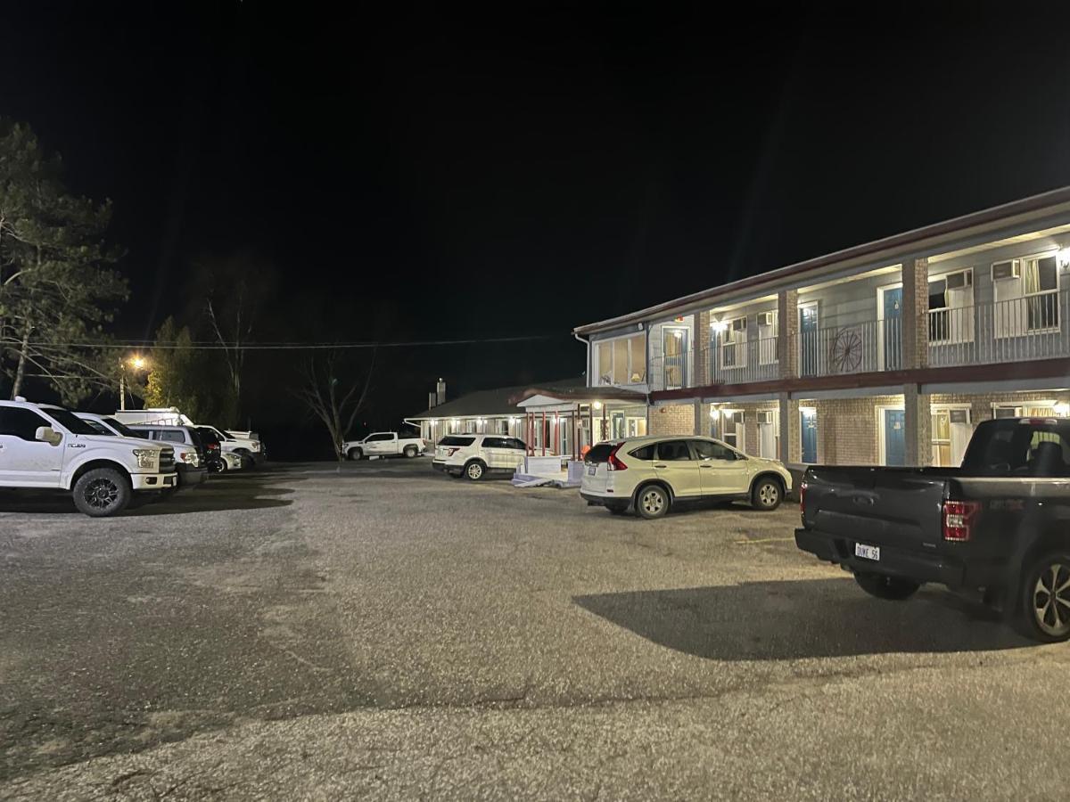 Old Mill Motel Blind River Екстериор снимка
