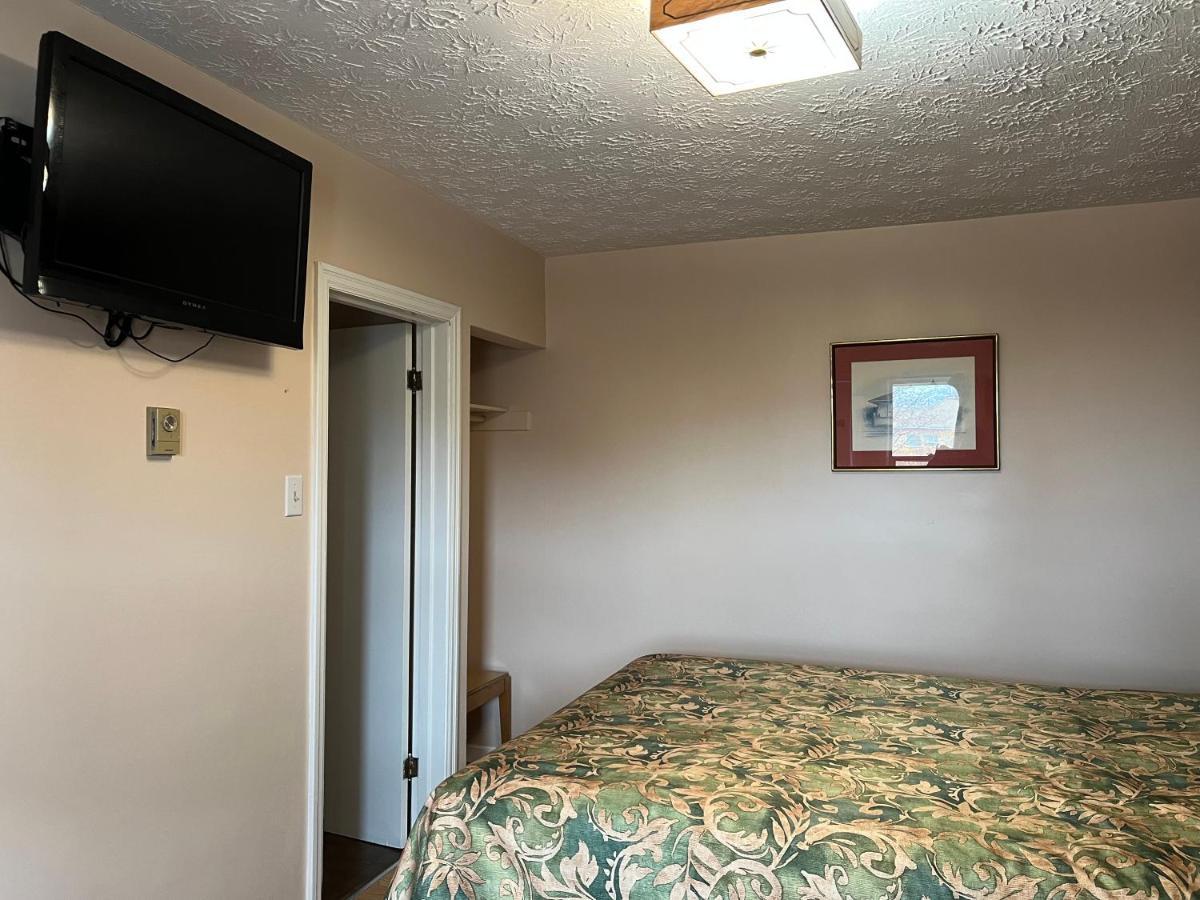 Old Mill Motel Blind River Екстериор снимка