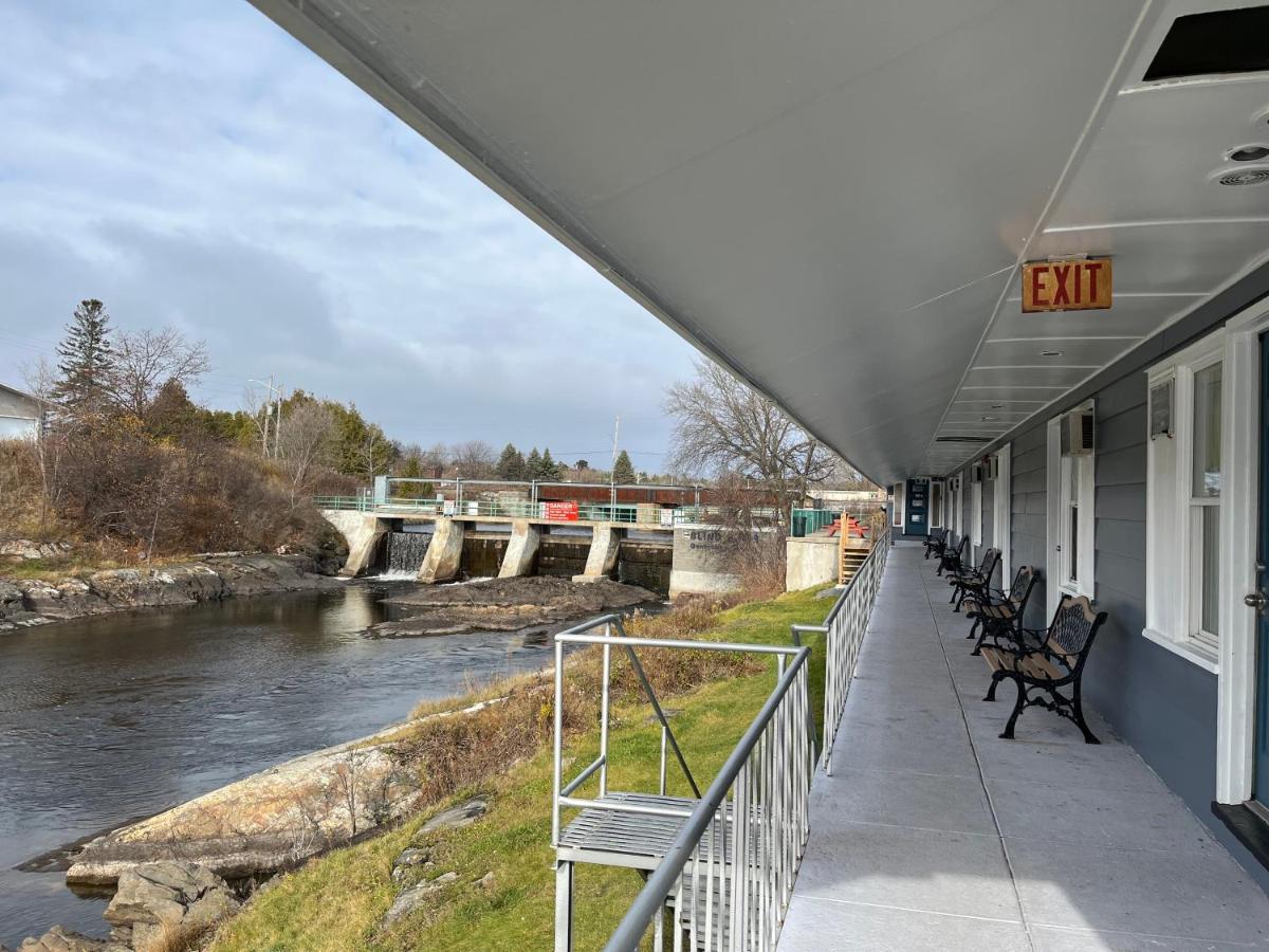 Old Mill Motel Blind River Екстериор снимка
